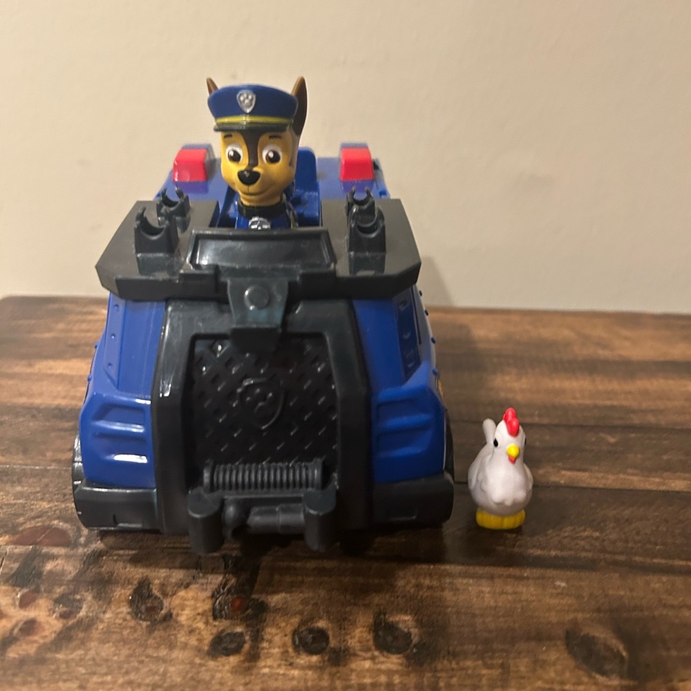 Paw Patrol Chase Rise and Rescue -Chase's Police Car with Chase and Chickaletta